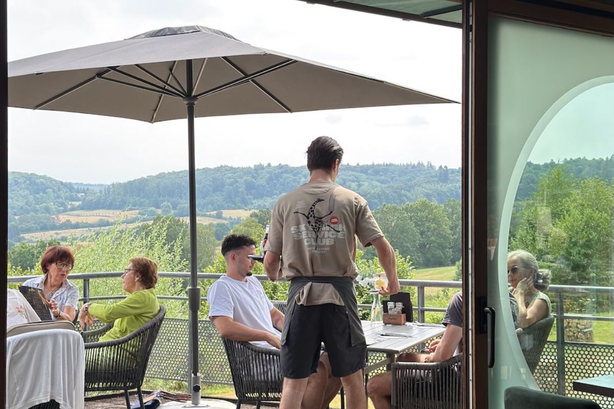 Terrasse du Giraffe Lodge avec vue sur les collines du Limbourg du Sud